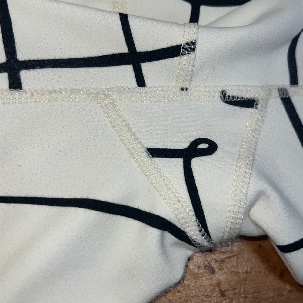 WeWoreWhat Sports bra and biker short XL - Picture 9 of 16